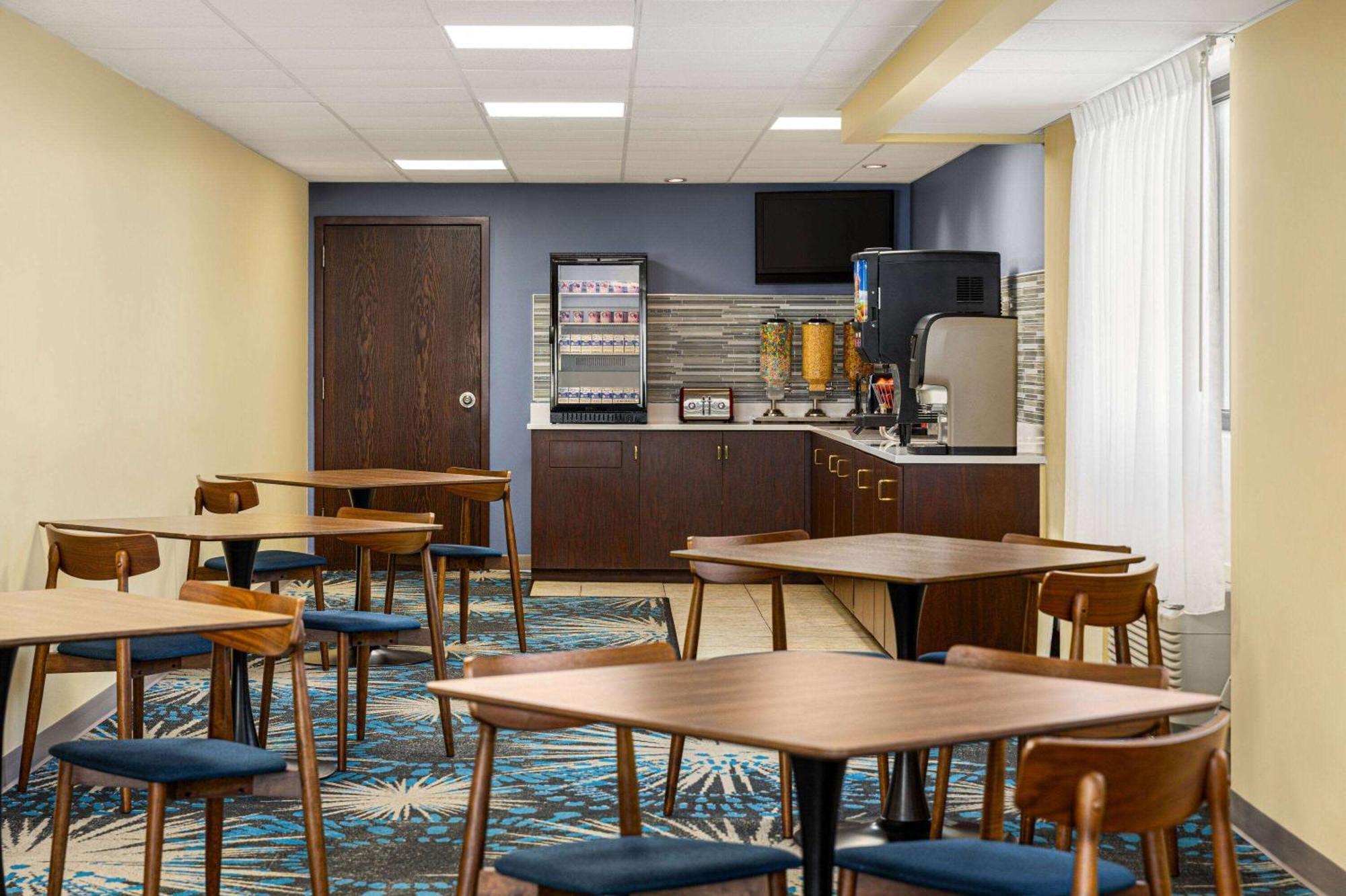 Days Inn By Wyndham Grand Island I-80 Doniphan Buitenkant foto