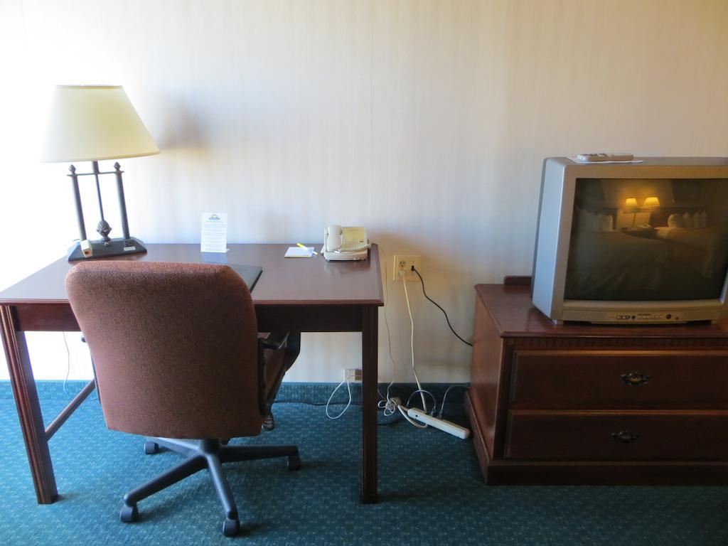 Days Inn By Wyndham Grand Island I-80 Doniphan Buitenkant foto