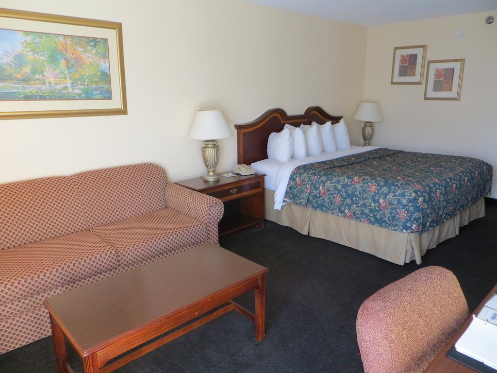 Days Inn By Wyndham Grand Island I-80 Doniphan Buitenkant foto