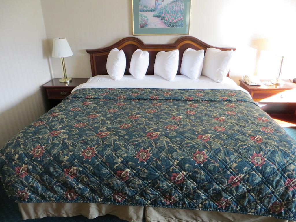 Days Inn By Wyndham Grand Island I-80 Doniphan Buitenkant foto