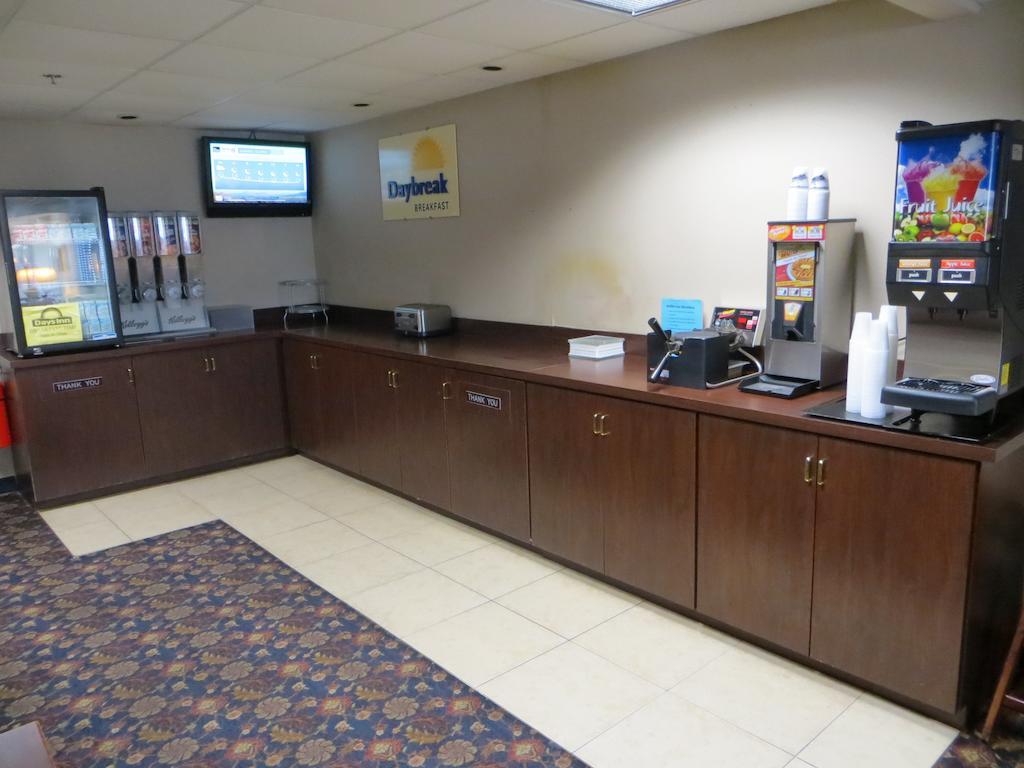 Days Inn By Wyndham Grand Island I-80 Doniphan Buitenkant foto